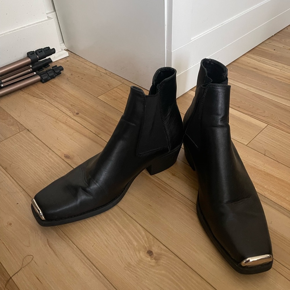 Stylish men boots